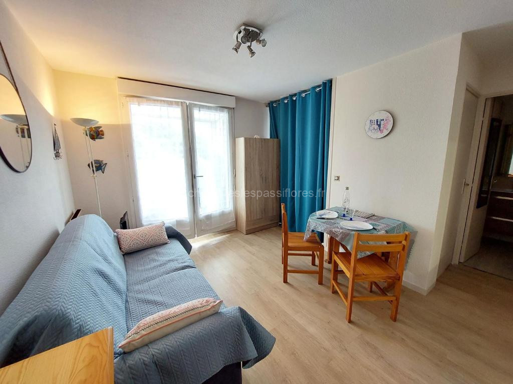 Photo de Charmant T2 au cœur de Saint-Palais-sur-Mer, à deux pas du marché et de la plage - FR-1-550-66