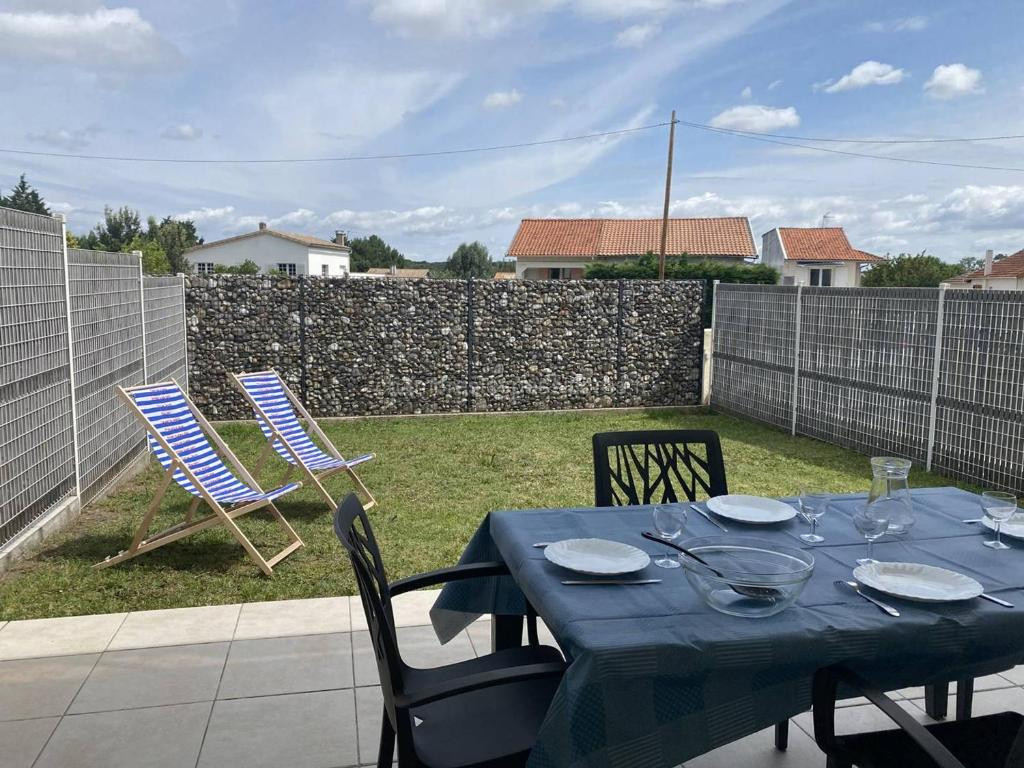 T2 2* avec Terrasse & Jardinet - 400m Plage - FR-1-738-45