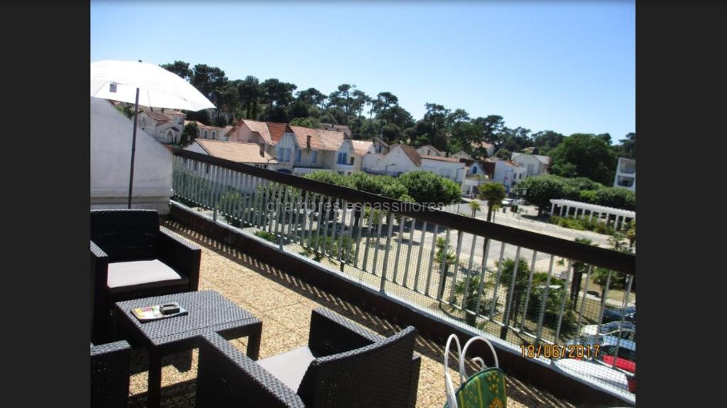 photo de Appartement Grande terrasse à 1min de la plage