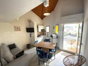 Duplex rénové face à la plage avec balcon et parking - FR-1-738-41 à Saint-Palais-sur-Mer