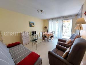 Photo de l'Appartements Appartement Centre-Ville Saint-Palais, 400m Plage, Balcon, Parking Privé - FR-1-550-58 à Saint-Palais-sur-Mer