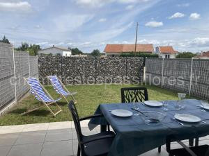 T2 2* avec Terrasse & Jardinet - 400m Plage - FR-1-738-45 à Saint-Palais-sur-Mer
