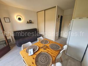 Studio Cabine Charmant au Centre de Saint-Palais, Proche Plage, Terrasse et Parking Privé - FR-1-550-85 à Saint-Palais-sur-Mer