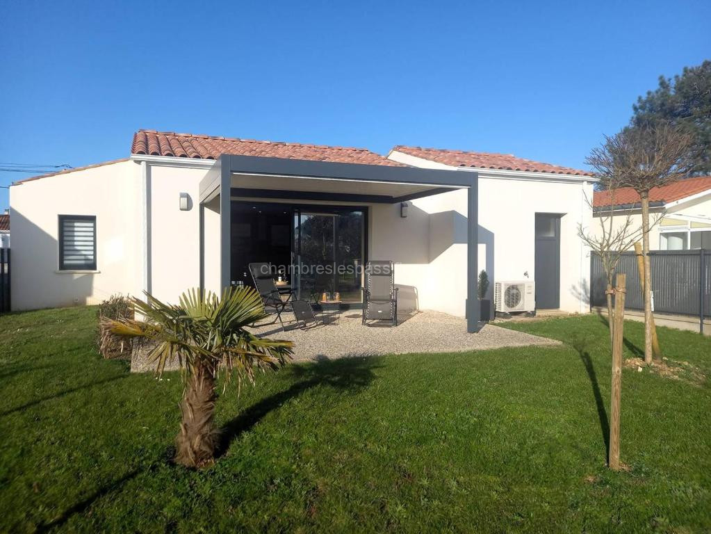 Photo de Saint Palais sur Mer - BELLES PRESTATIONS avec un TERRAIN DE PETANQUE - WIFI