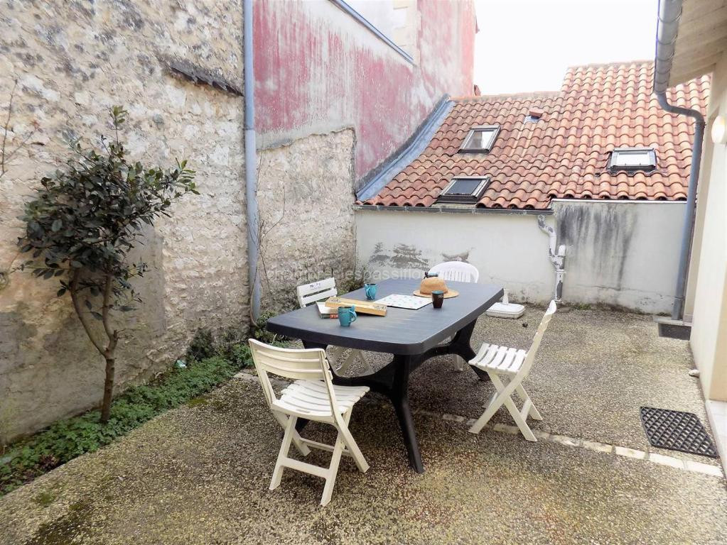 Photo de Saint Palais sur Mer - MAISON MITOYENNE - cour privée - CENTRE VILLE